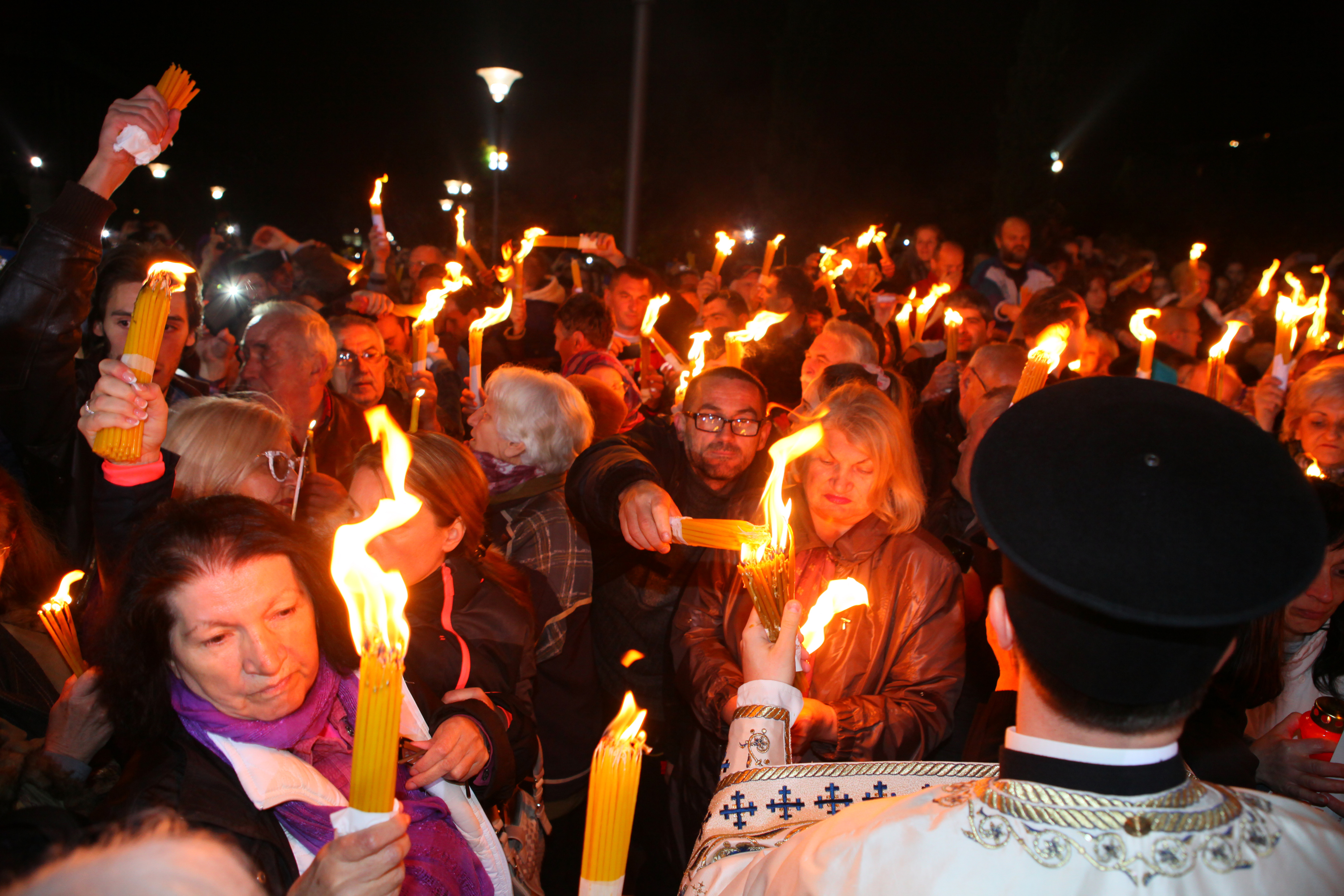 英雄联盟电竞-转折点拜仁慕尼黑绝杀压哨，社区盾清晨攻防权衡，压力陡增，更衣室氛围转暖的简单介绍
